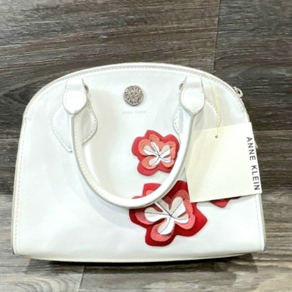 Anne Klein White Convertible Purse With Pretty Floral Appliques.
